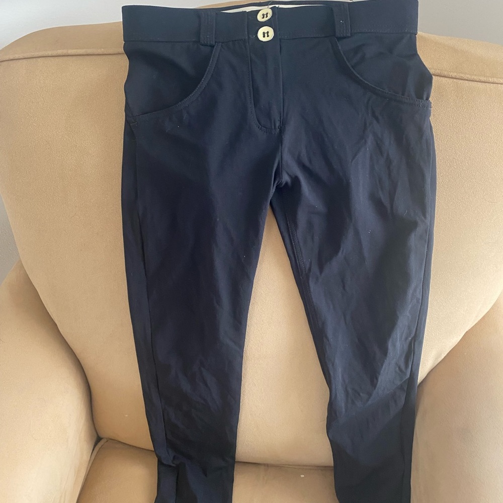 Freddy pants. Size xs. Black stretchy very cute